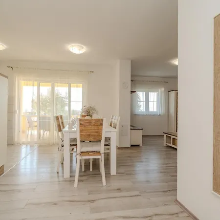 Jurkin Nyaraló Ninski Stanovi
